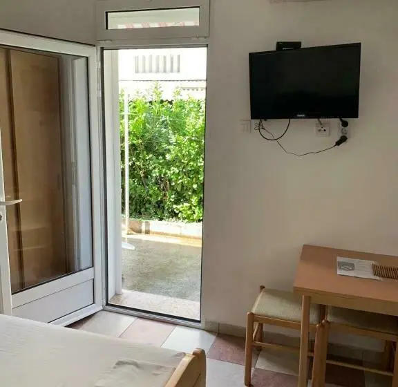 آپارتمان 1 خوابه همکف, Anita Guest House