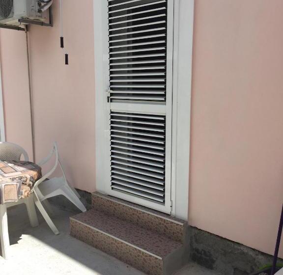 آپارتمان 1 خوابه همکف, Anita Guest House