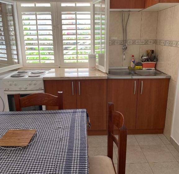 آپارتمان 1 خوابه, Anita Guest House