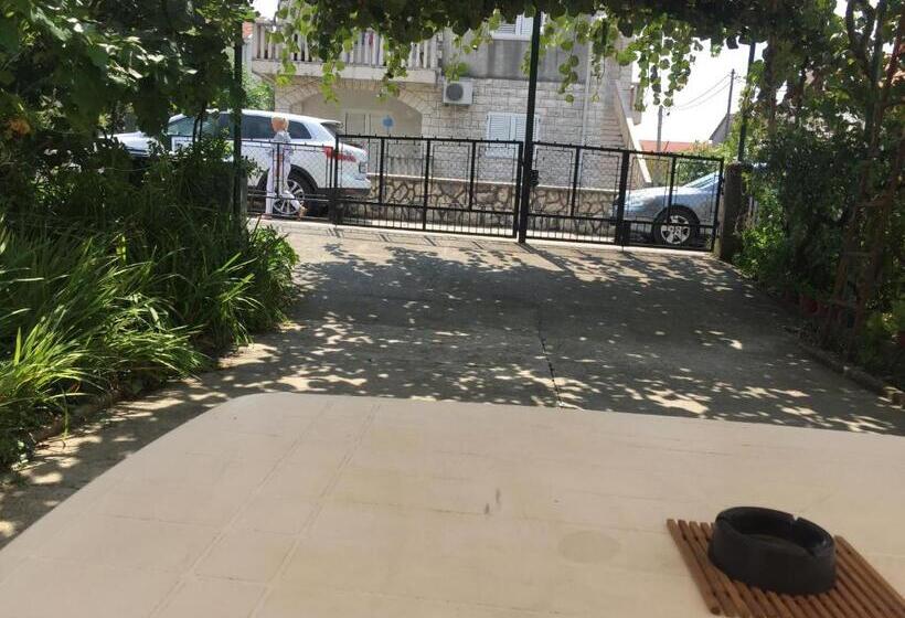 آپارتمان 1 خوابه, Anita Guest House