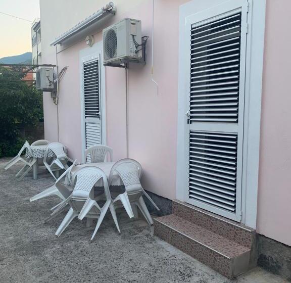 آپارتمان 1 خوابه همکف, Anita Guest House