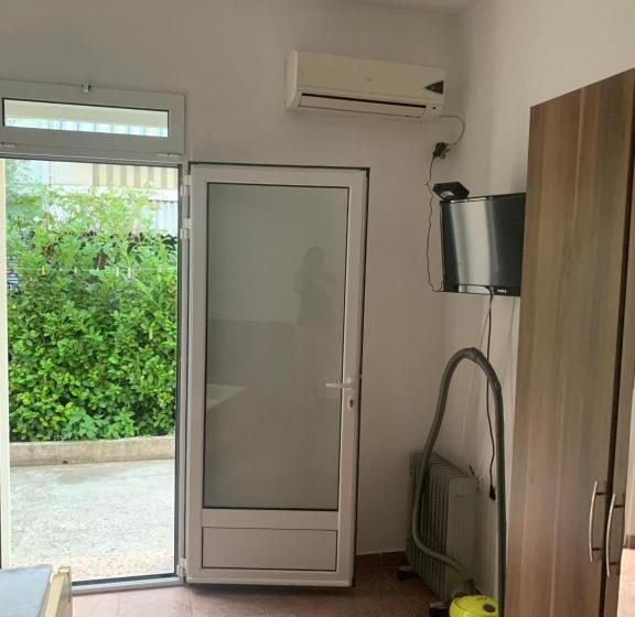 آپارتمان 1 خوابه همکف, Anita Guest House