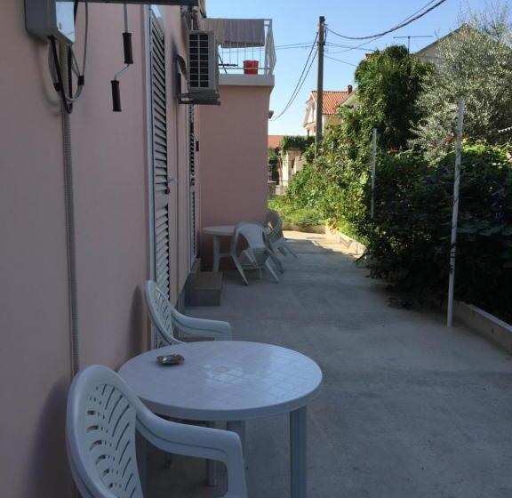 آپارتمان 1 خوابه همکف, Anita Guest House