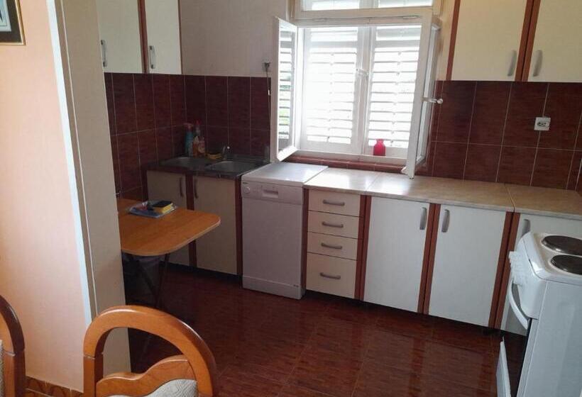 آپارتمان 2 خوابه, Anita Guest House