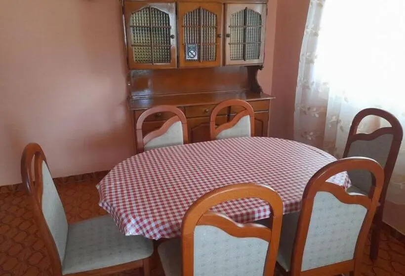 آپارتمان 2 خوابه, Anita Guest House