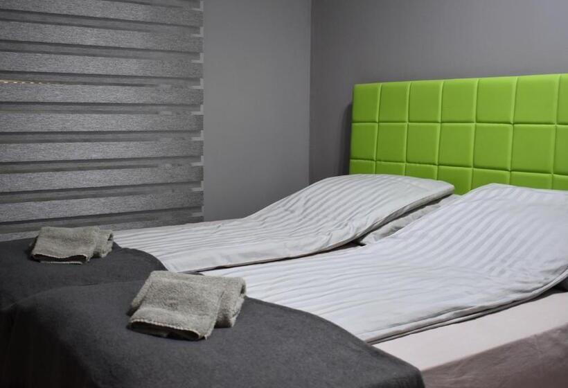 اتاق لوکس با تخت بزرگ, Apartmani Zrenjanin
