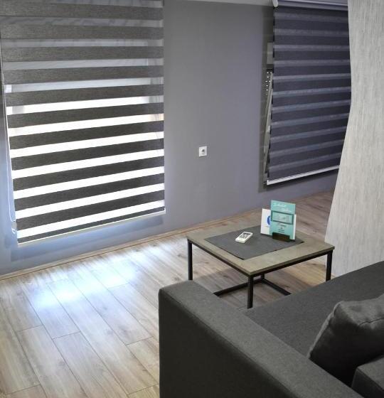 اتاق لوکس با تخت بزرگ, Apartmani Zrenjanin