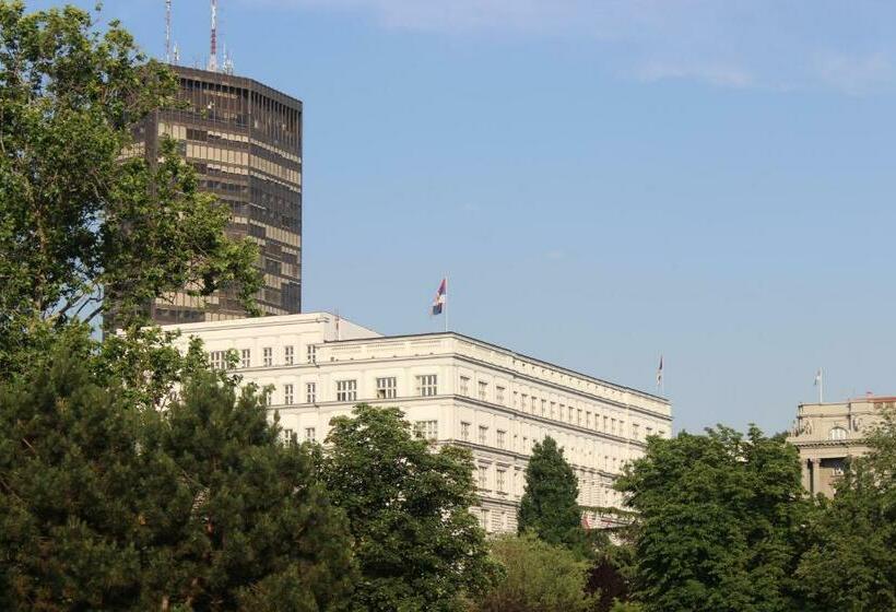 חדר סטנדרט לשלושה עם חדר אמבטיה משוף, Central Station Private Rooms