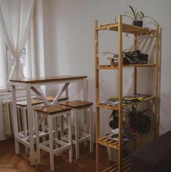 חדר סטנדרט לשלושה עם חדר אמבטיה משוף, Central Station Private Rooms