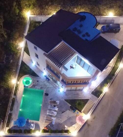 آپارتمان 1 خوابه با تراس, Villa Rakhimov