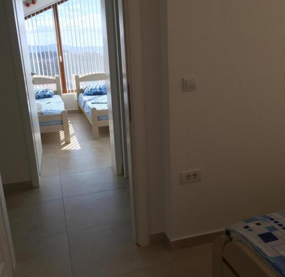 آپارتمان 1 خوابه با تراس, Villa Rakhimov