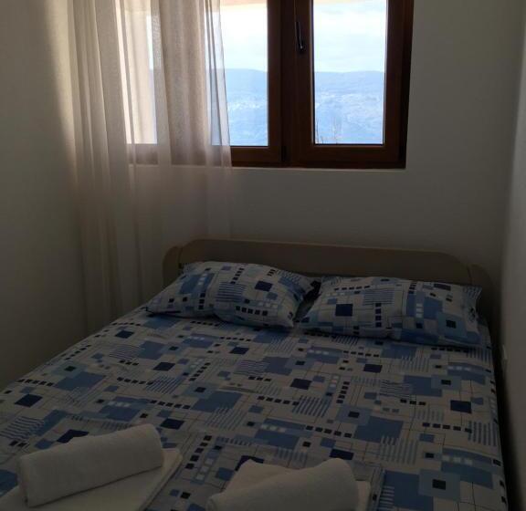 آپارتمان 1 خوابه با تراس, Villa Rakhimov