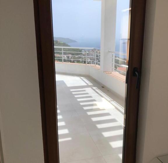 آپارتمان 1 خوابه با چشمانداز دریا, Villa Rakhimov