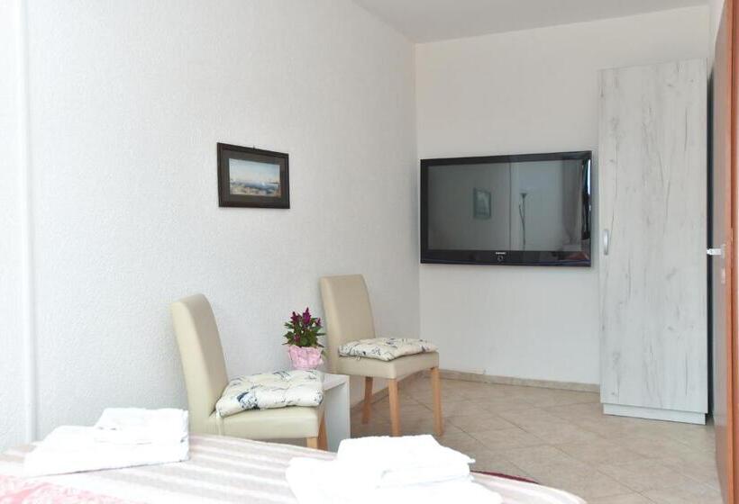 آپارتمان 2 خوابه, Klaris Guest House