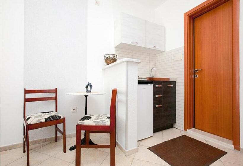 آپارتمان 2 خوابه, Klaris Guest House