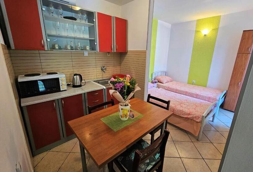 آپارتمان 1 خوابه همکف, Klaris Guest House