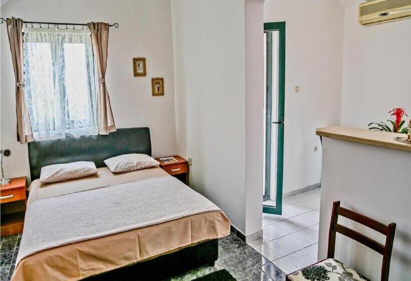 آپارتمان 2 خوابه, Klaris Guest House