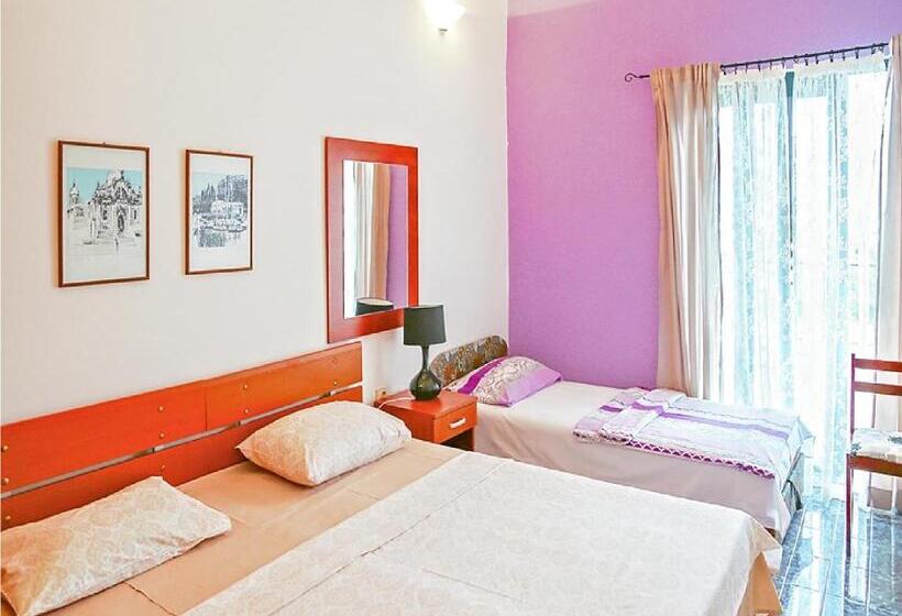 آپارتمان 2 خوابه, Klaris Guest House