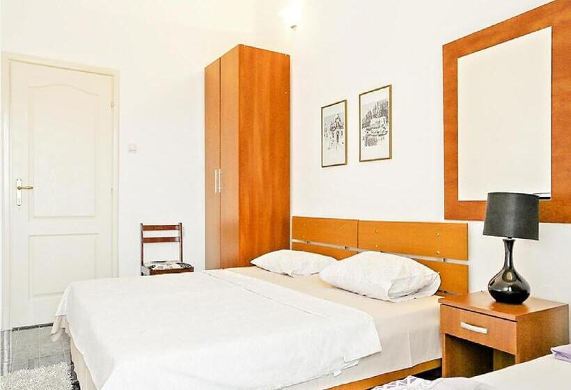 آپارتمان 2 خوابه, Klaris Guest House