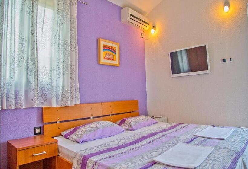 آپارتمان 2 خوابه با بالکن, Klaris Guest House