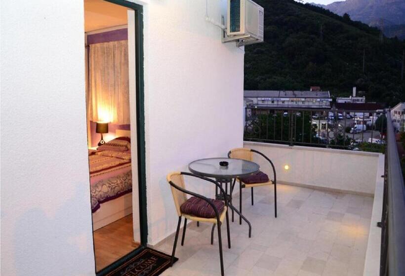 اتاق استاندارد با بالکن, Klaris Guest House