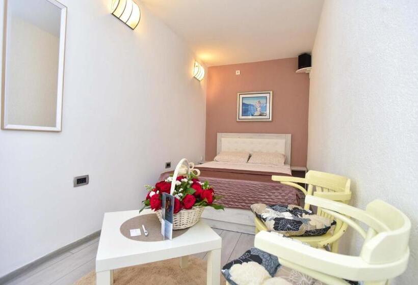 اتاق استاندارد در طبقه همکف, Klaris Guest House