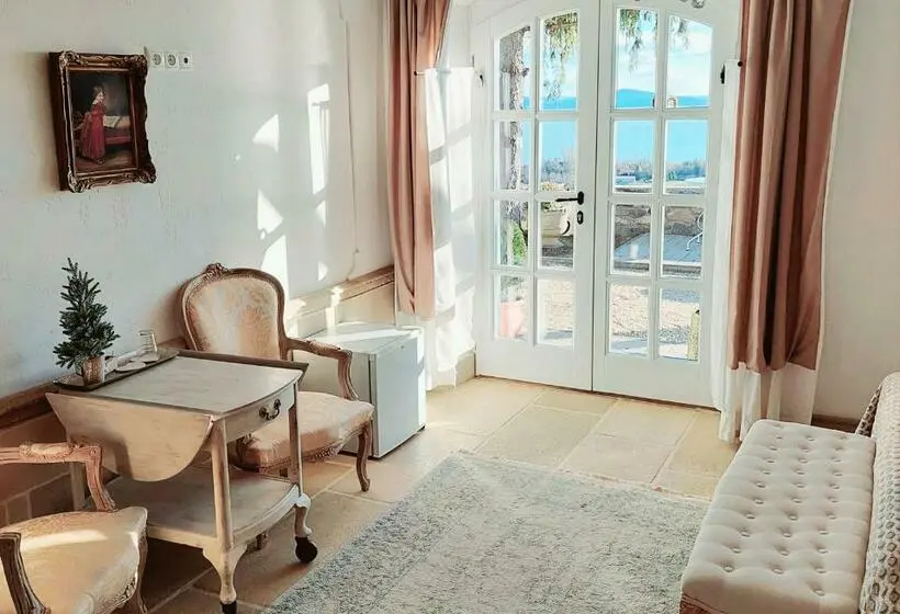 اتاق استاندارد با چشمانداز دریاچه, Maison Bagatell Badacsony