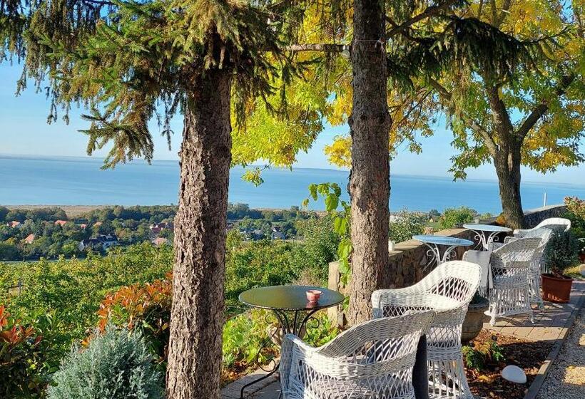 Suite with lake view, Maison Bagatell Badacsony