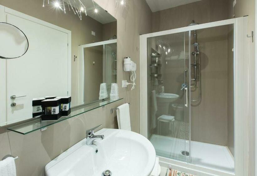 标准三人间, Matera In Vacanza