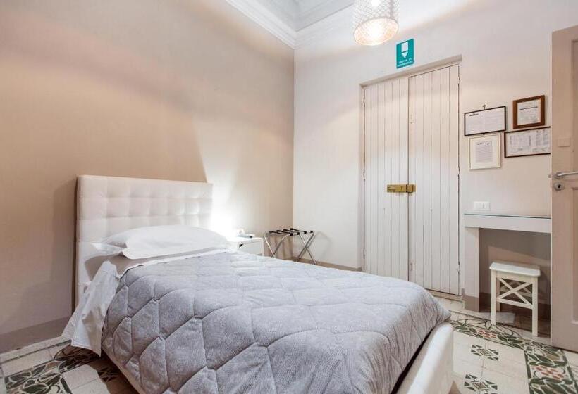 标准三人间, Matera In Vacanza