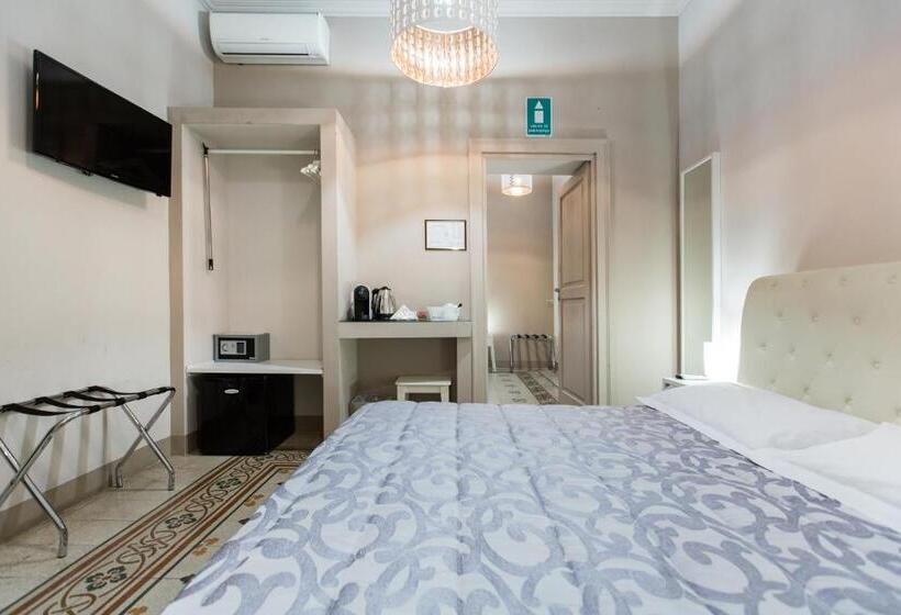 标准三人间, Matera In Vacanza