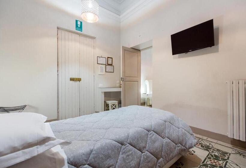 标准三人间, Matera In Vacanza