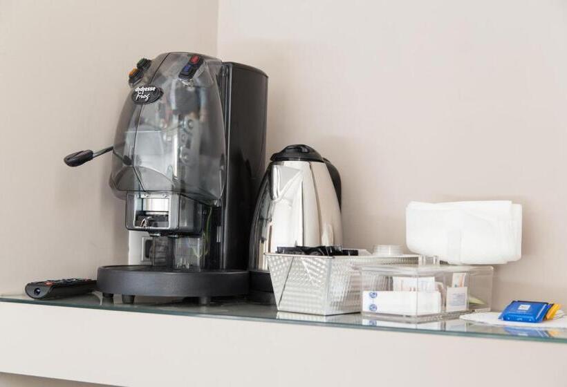 标准三人间, Matera In Vacanza