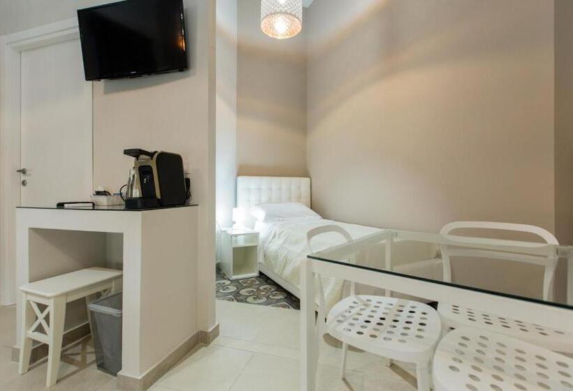 标准三人间, Matera In Vacanza