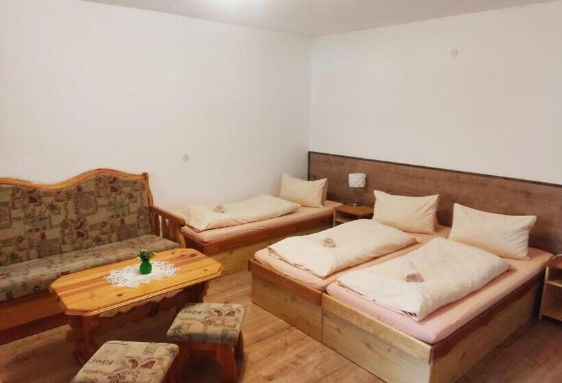 غرفة قياسية رباعية, Penzion Leštiny