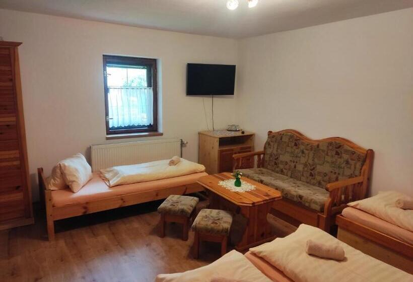 غرفة قياسية رباعية, Penzion Leštiny