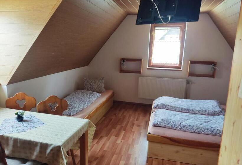 غرفة قياسية رباعية, Penzion Leštiny