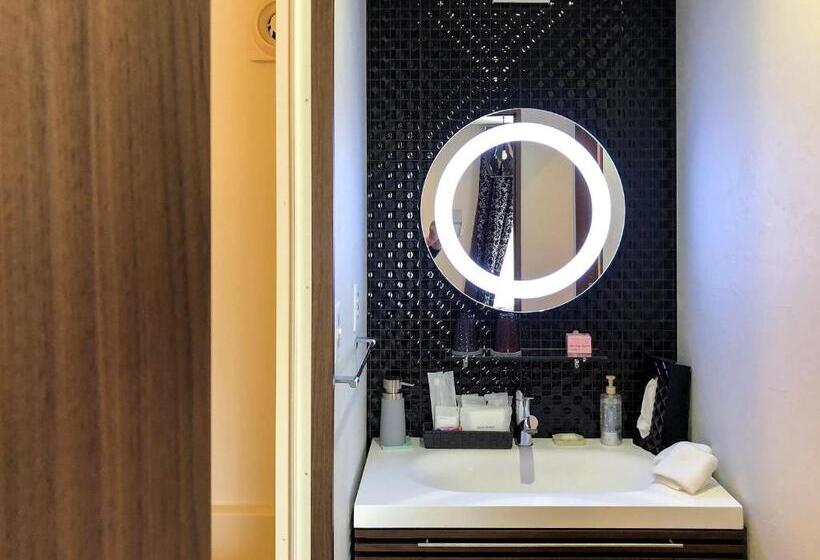 ‫فيلا غرفة نوم واحدة, Sparky’s House