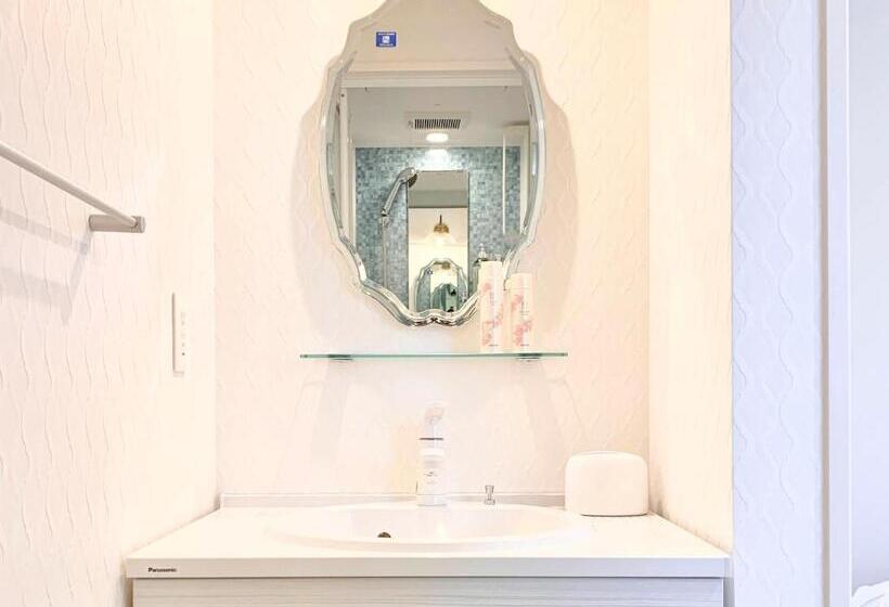 غرفة قياسية, Sparky’s House