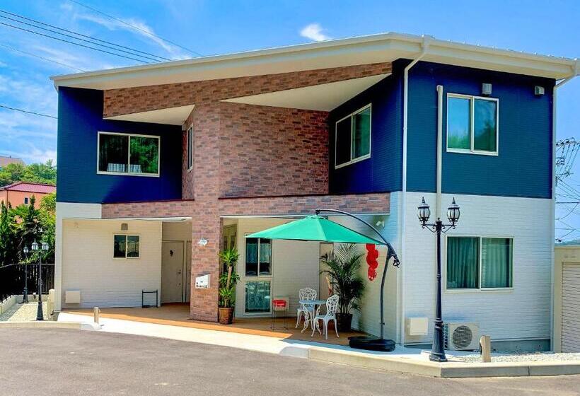 غرفة قياسية, Sparky’s House