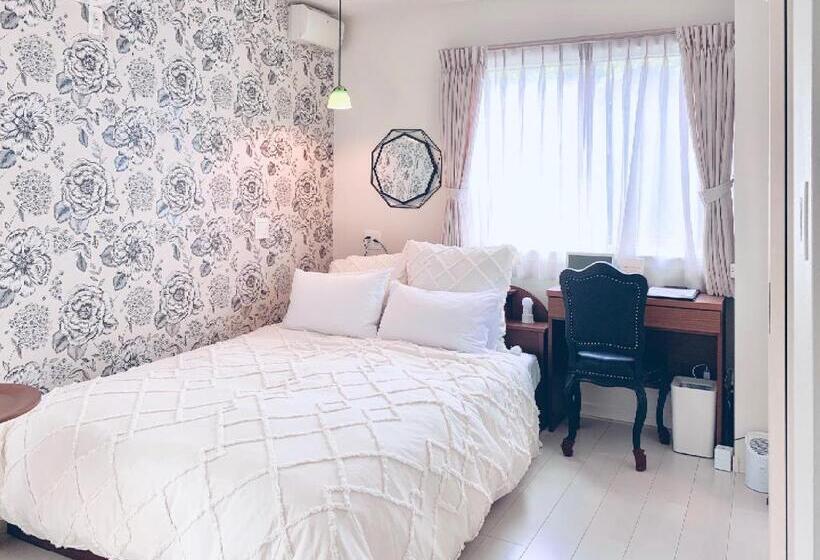 غرفة قياسية, Sparky’s House