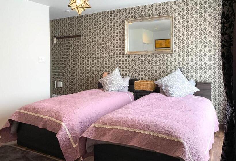 ‫فيلا غرفة نوم واحدة, Sparky’s House