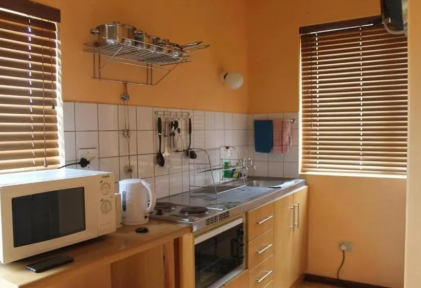استودیو خانوادگی, The Timeless Way Self Catering Accommodation