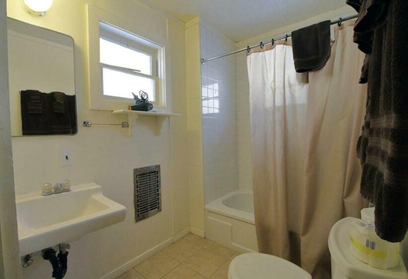 디럭스 방갈로, Silver Pines Lodge