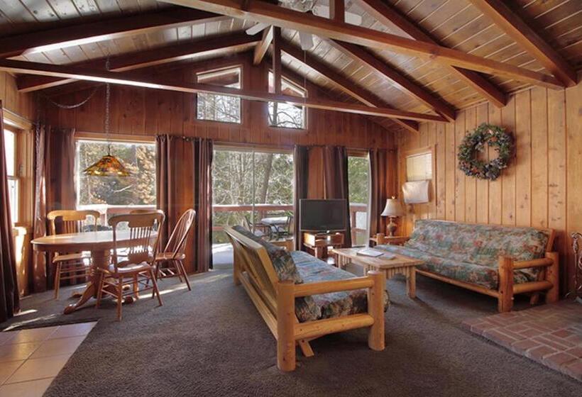 디럭스 방갈로, Silver Pines Lodge