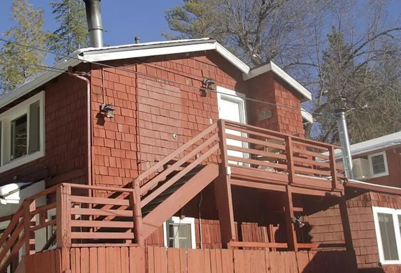 スイート, Silver Pines Lodge