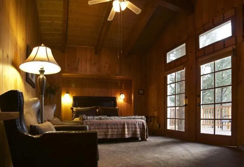 キングサイズベッドのスイートルーム, Silver Pines Lodge
