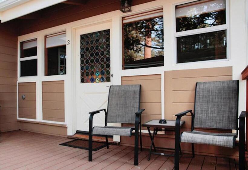 스위트 킹사이즈 침대, Silver Pines Lodge