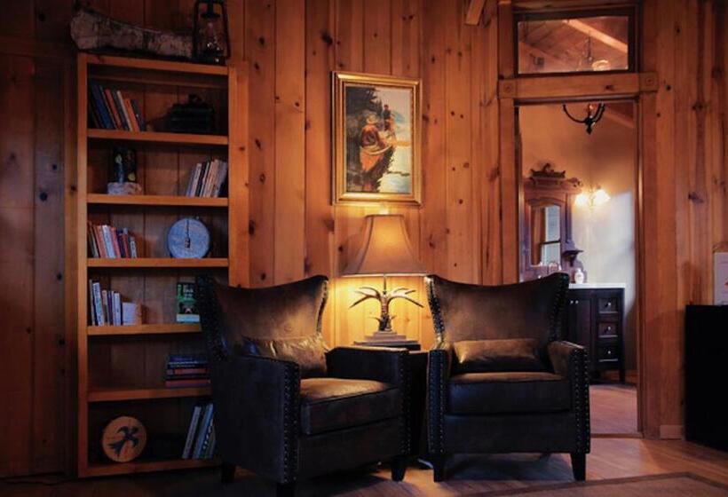 스위트 킹사이즈 침대, Silver Pines Lodge