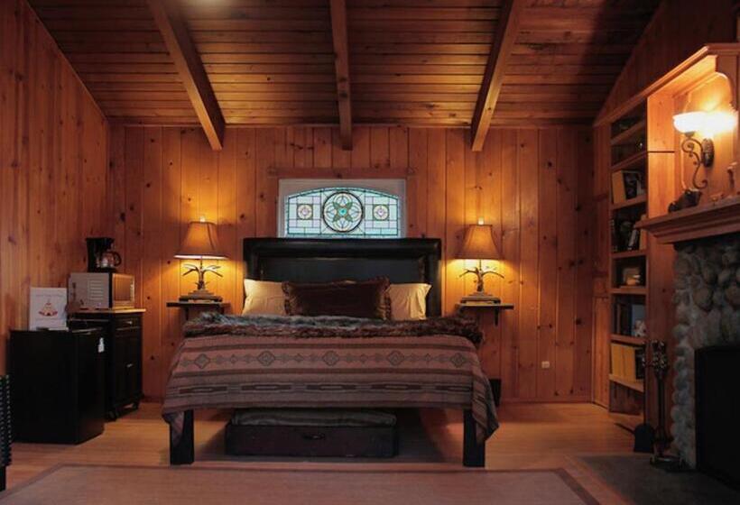 스위트 킹사이즈 침대, Silver Pines Lodge